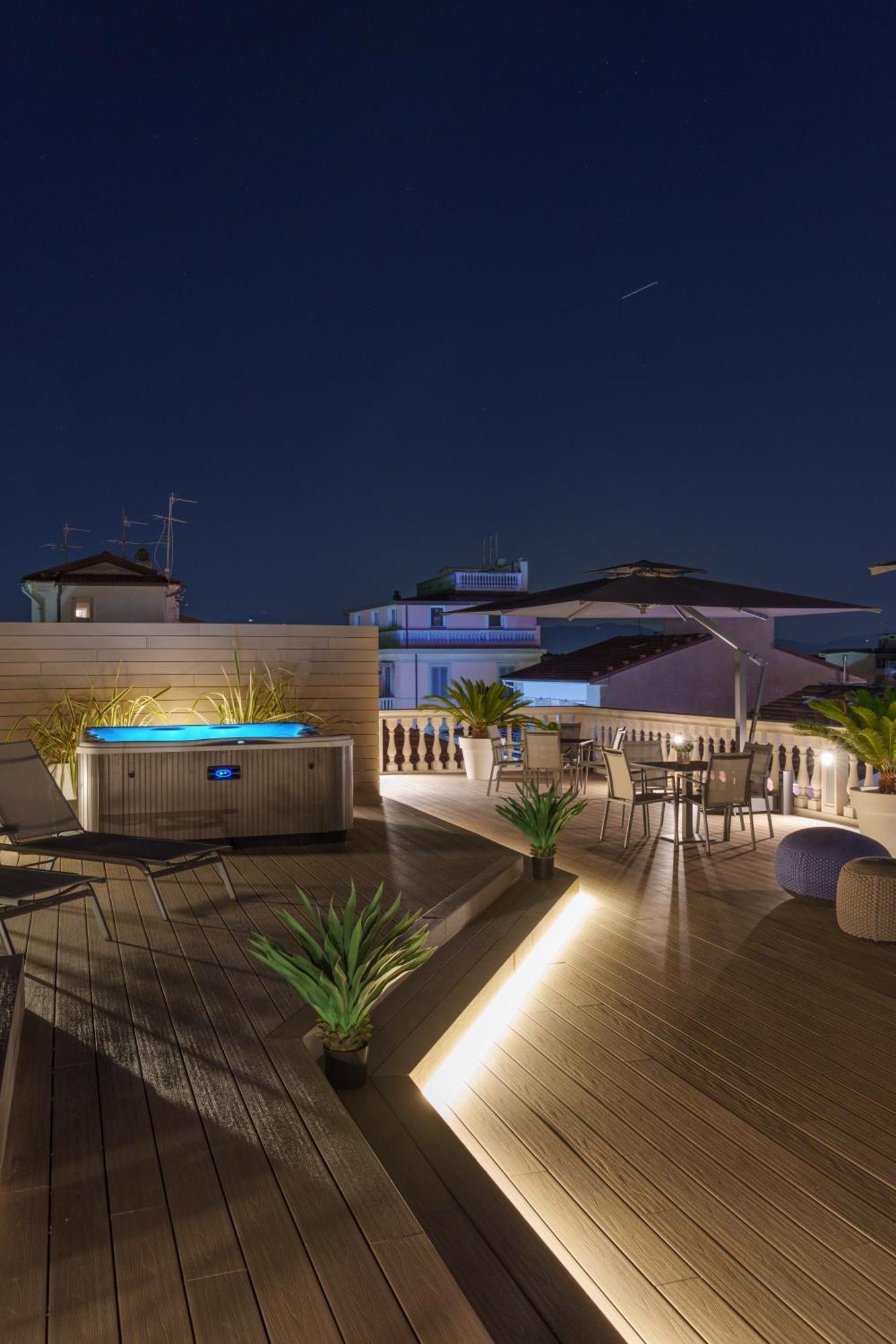VI Suites Viareggio Luaran gambar