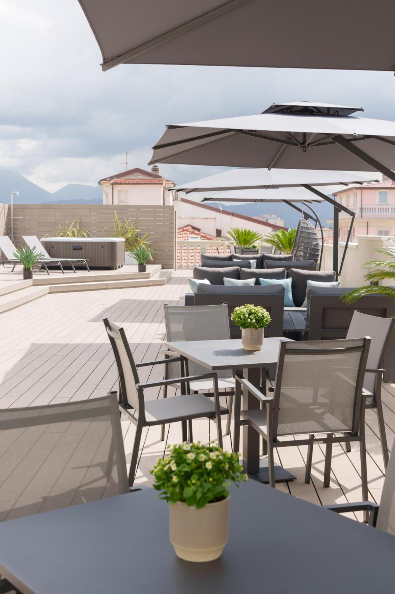 VI Suites Viareggio Luaran gambar