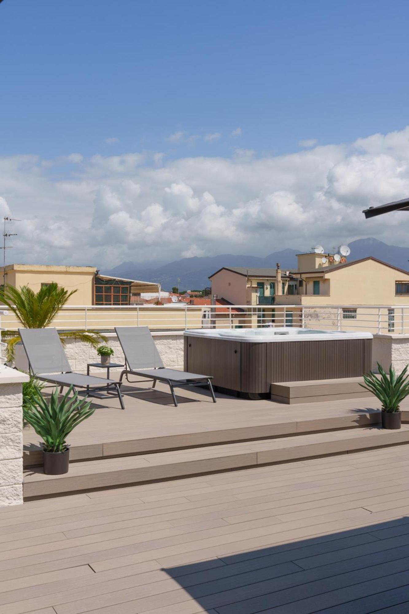 VI Suites Viareggio Luaran gambar